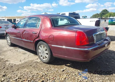 2004 Lincoln Town Car Ultimate из США, поврежденный, VIN 1LNHM83W74Y682920